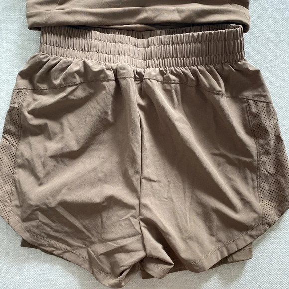 H&M Move High arise Activewear Shorts with 5” Liner Brown XS - Picture 2 of 8